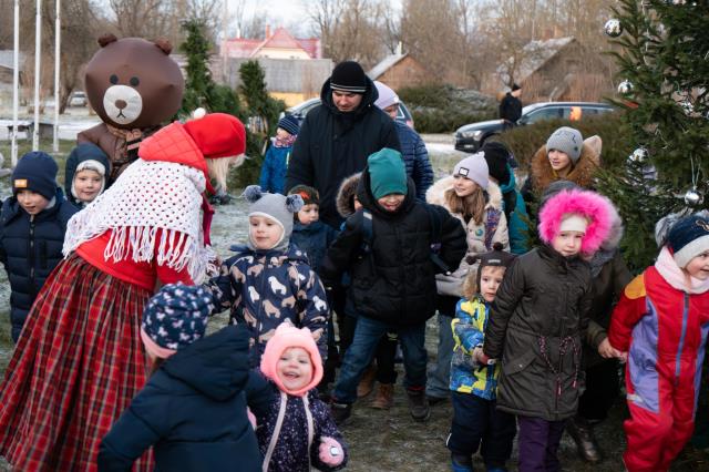 Lielās pagasta egles iedegšana